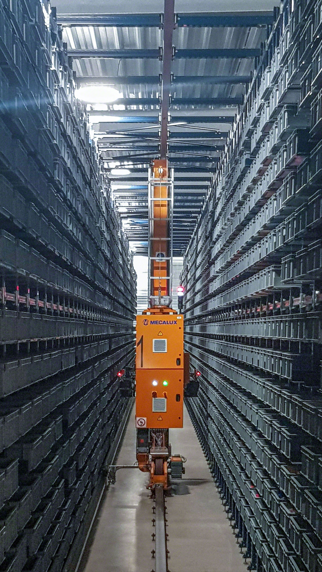 Automatisierte Lagerung von 7.800 Behältern mit Spielzeug