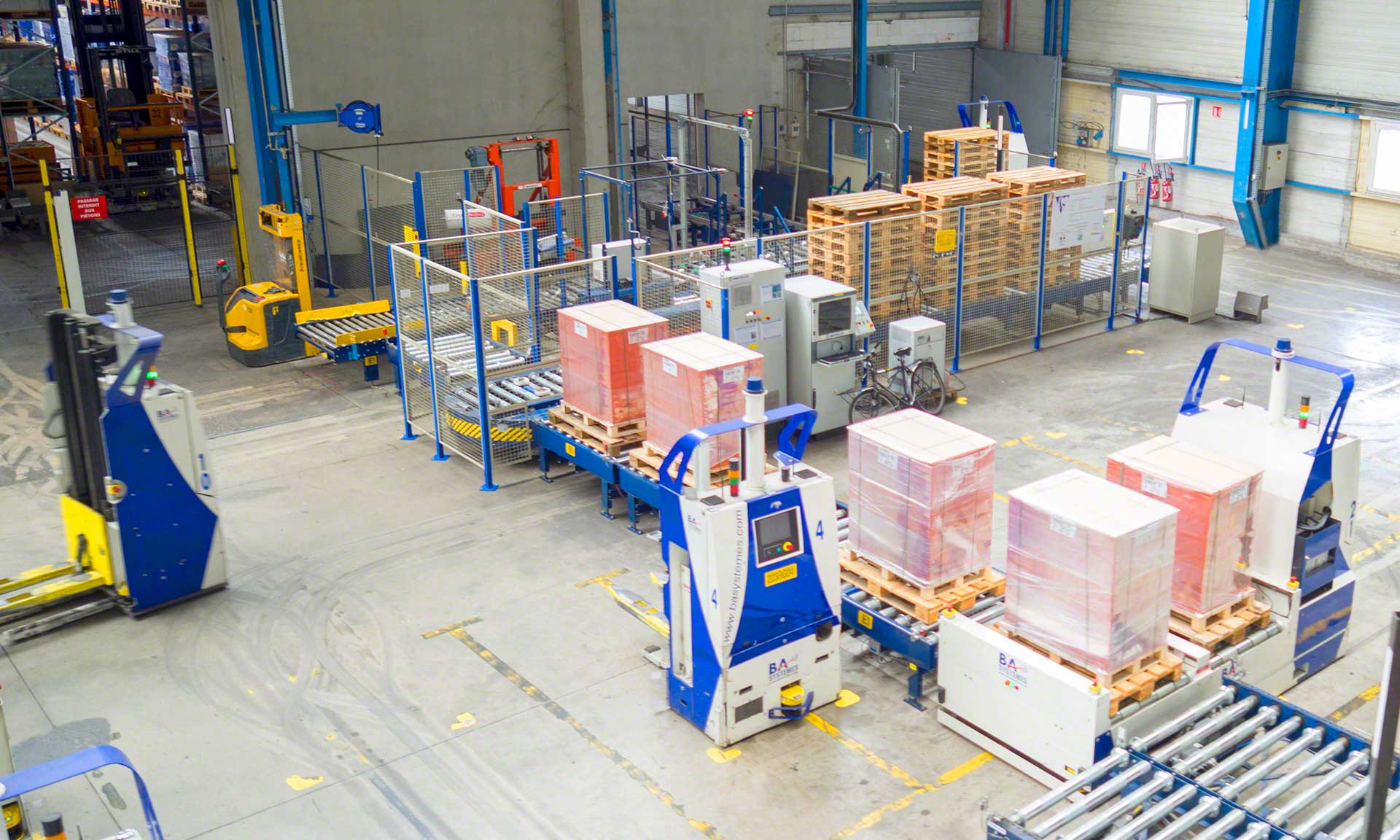 Automatisierte Gabelstapler optimieren den internen Warentransport in einem Lager